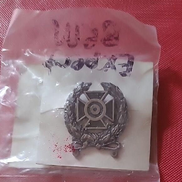 Military Badge - Picture 1 of 2